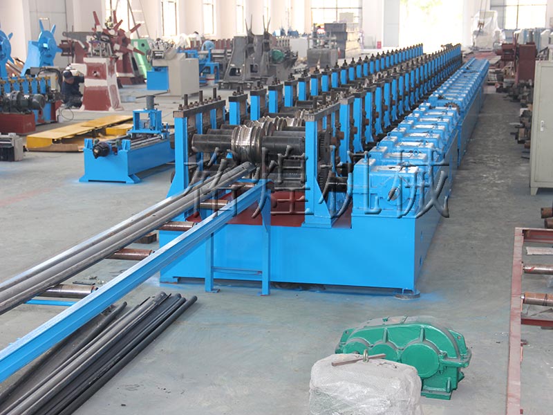 高速護(hù)欄板設(shè)備 高速護(hù)欄板設(shè)備